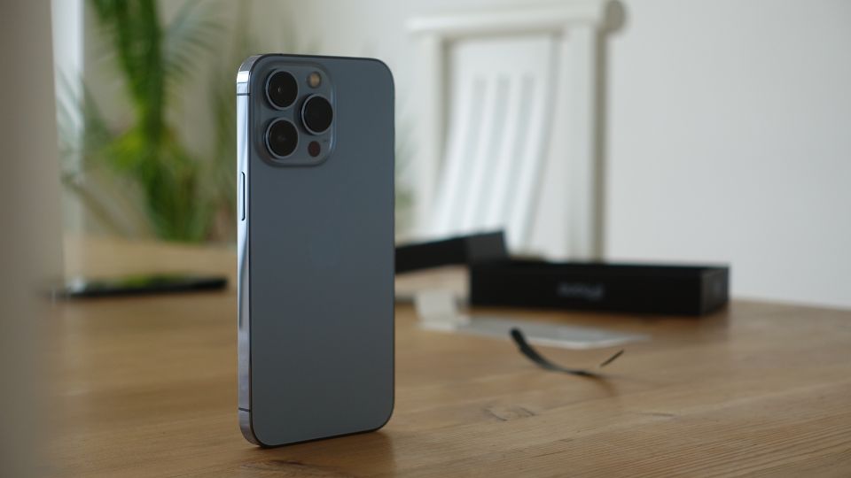 Does iPhone 16 Come With Charger?